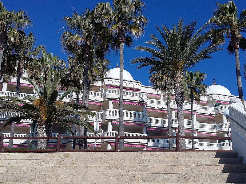 A7ED641B798C11A8C59D6740E1FA8FF7