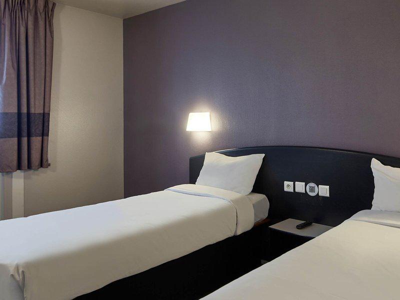 74BB978CBAB5869C63324EB89EE55BB3