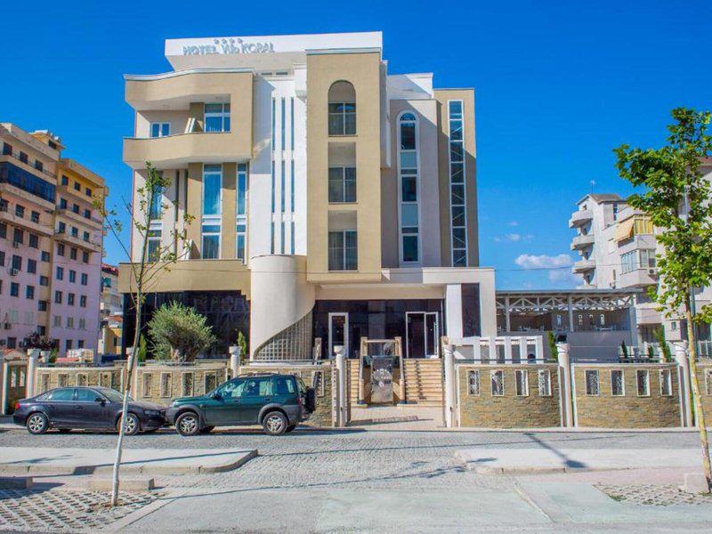 62FB6D3A4F1812406CA06D2535E15D1E