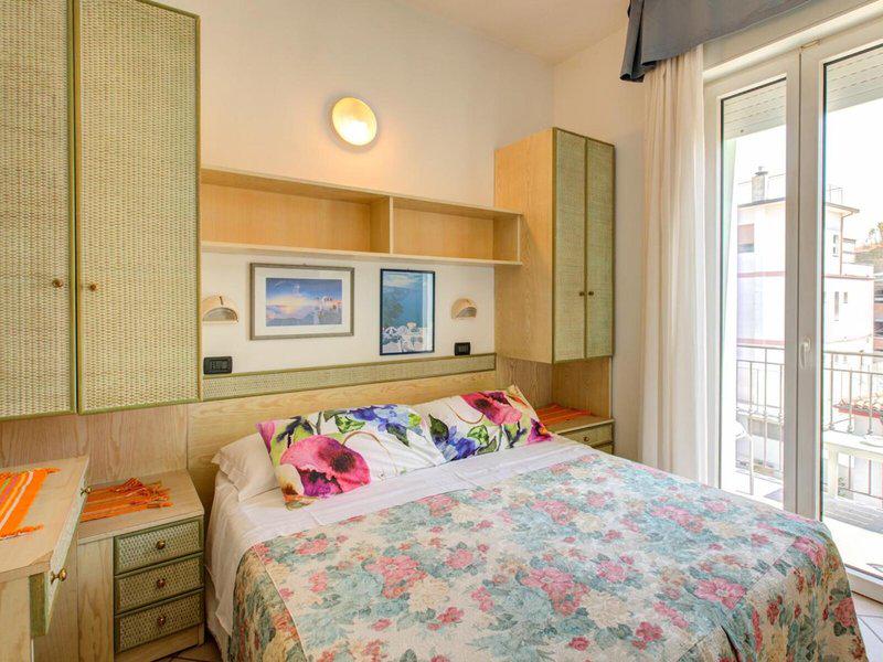 F39F7DE5FE7D72405AAF0D5578AD5A41