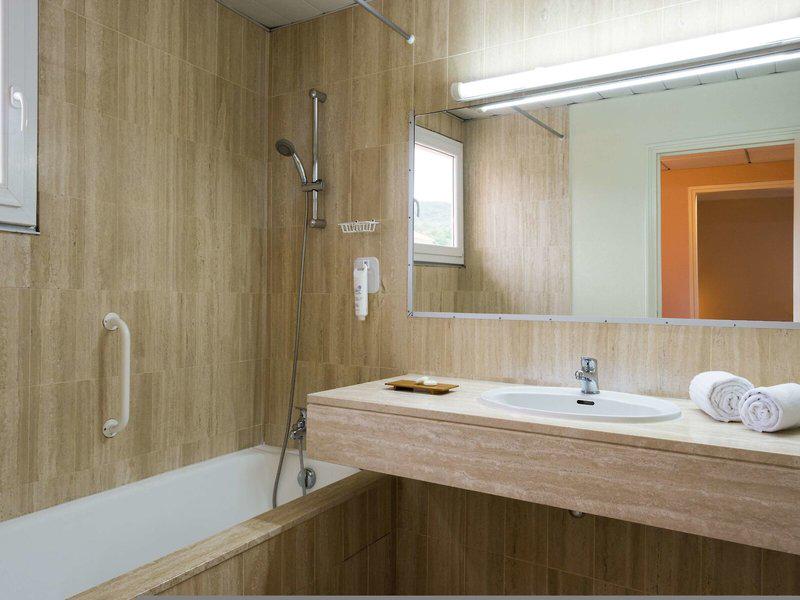 3BE65A4234209212ADBFDB9753E45DE6