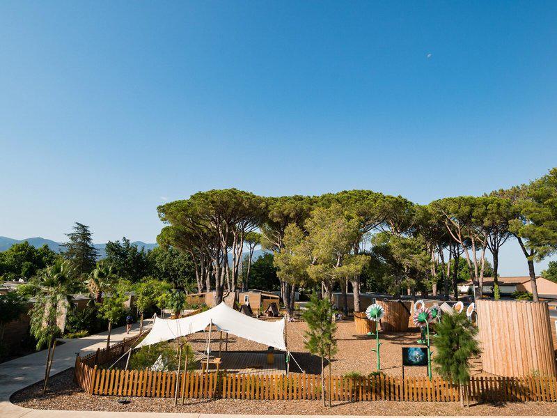 F70818B1955556AEA1766BA117E7AC1E