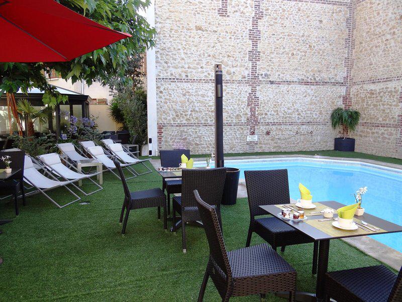 275F2D58D21E887E3E56D686B13CA992