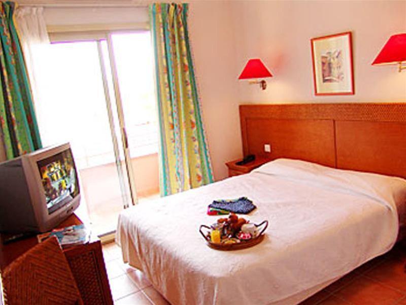 CCB8B590CE240ED3A46C78E88FA50967