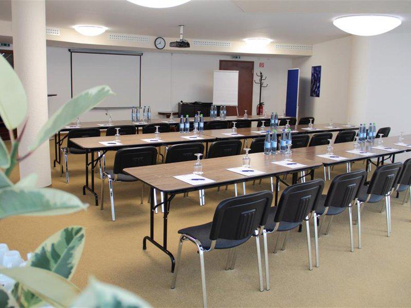 F9C1B0C7D8F1842CC7DFECAC03E6357B