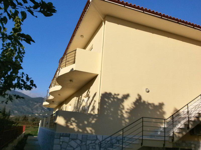 E1C989931A0B576756894DB2BA2ED433