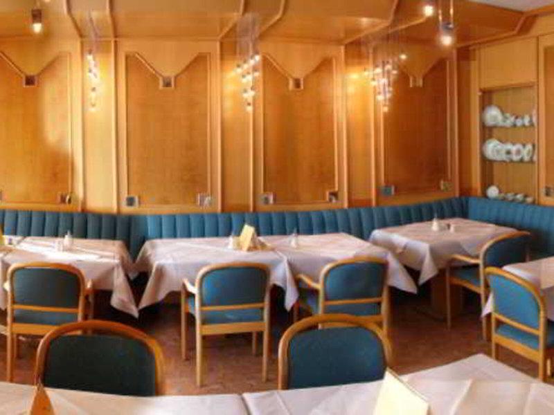 81C6DE0B03D21F961057AF781875B468