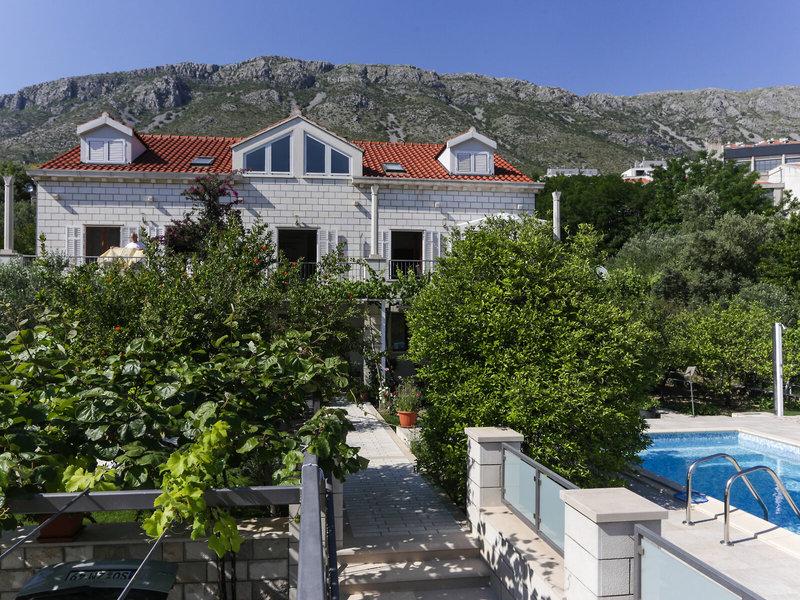 2BBFFC18206215E8B0140EBE2187891E