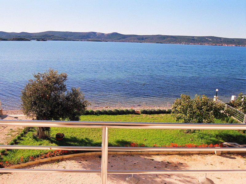 380516D4ADD66F6DB56C837002FD18F9