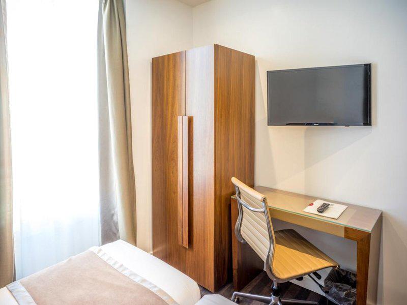 E84140C921F404700A9C5DDC12D0C5A6