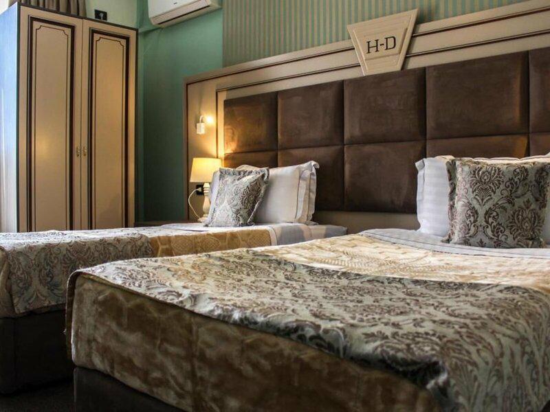Hotel Deluxe
