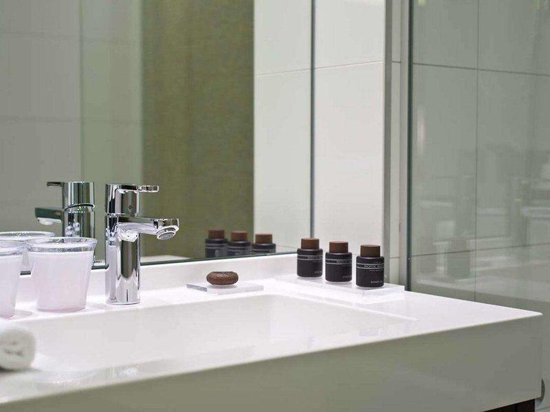 805FB7976F07EA6B8CC26DED77070EDD