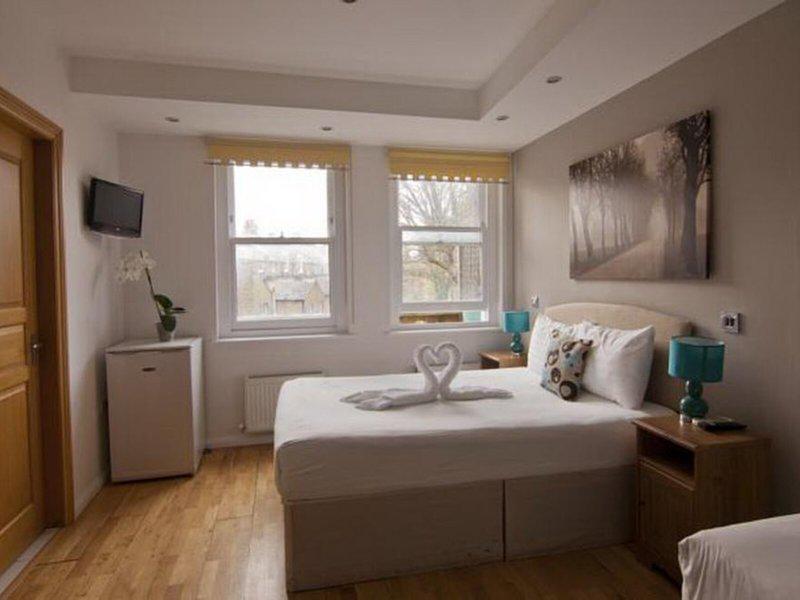 AEC6D2535F3A8783676E935674525893