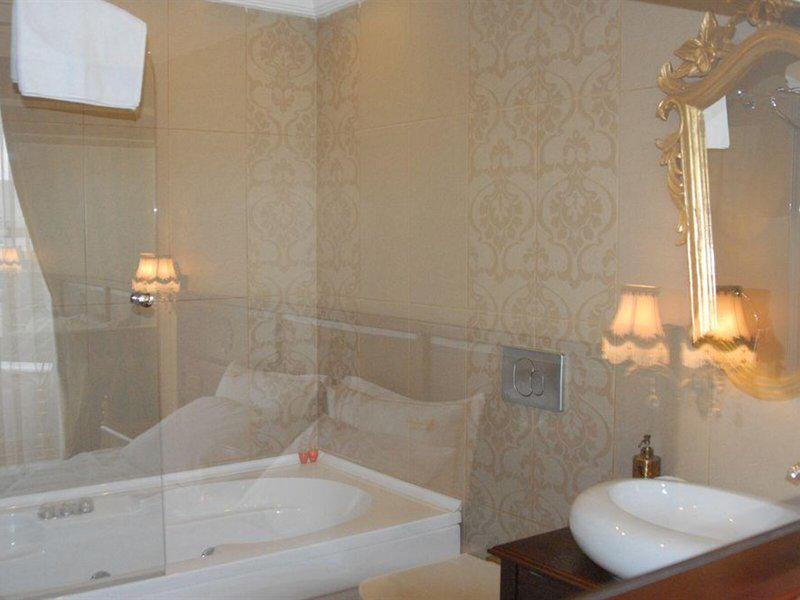 6E48FFF3242983B4AF7F70E187675D99