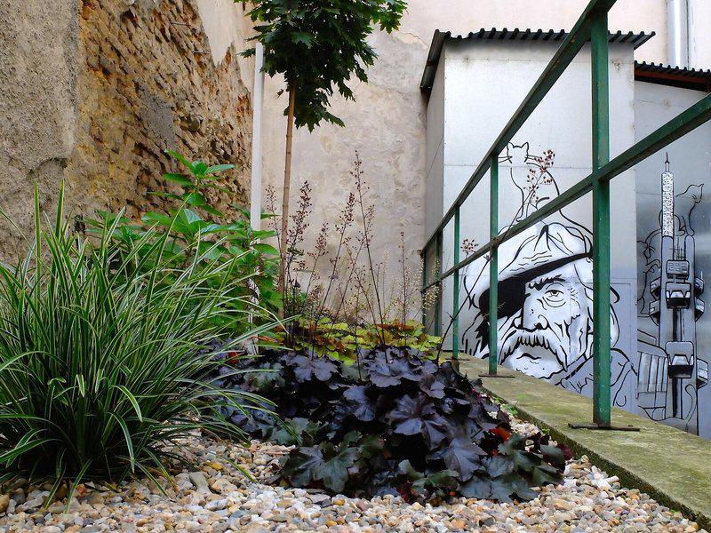 72E5EE3D8E488774A25146F0434E26EC