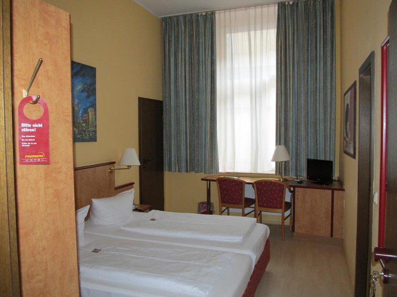 18D02AD8A7C4F28698D81D6BE03BEBAC