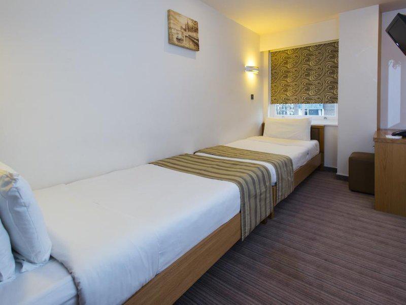 E924E0B54CF31F2B849D2CCF9AB75416