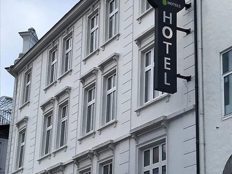 111767E0213AB91D826B46A8DA5B928D