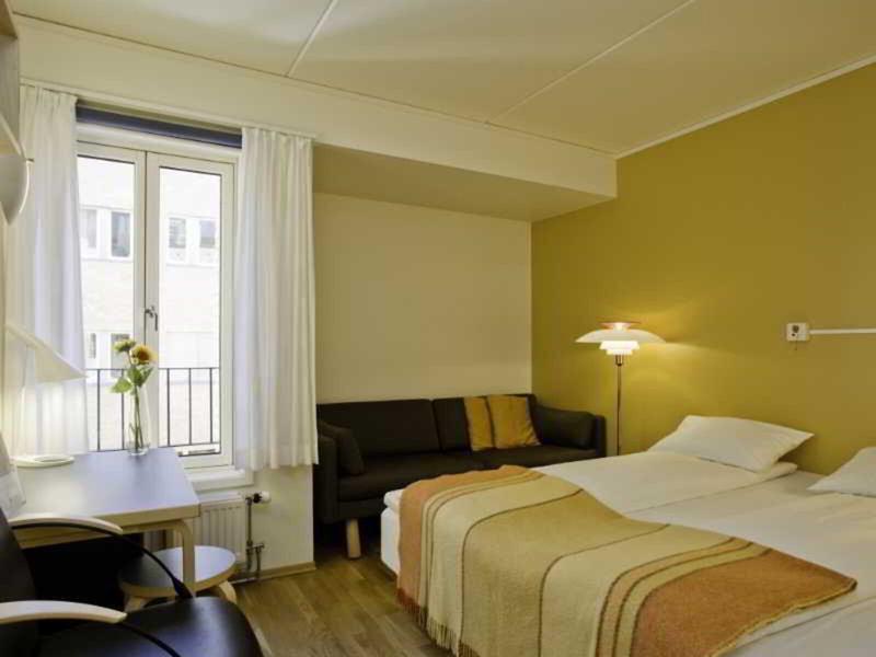 1323C2DEE879487C04CAB05181E99A74