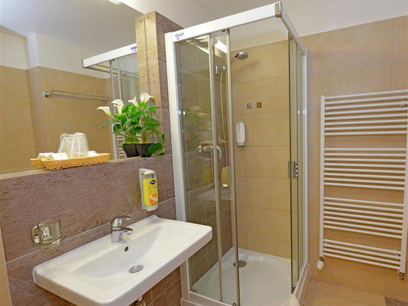 188083A5E217519310EBA76E62792843