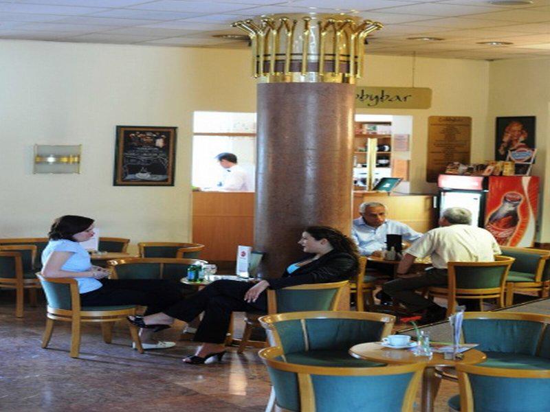 F6DEFB9D6643D2B7751F5E2E7C77A1FE