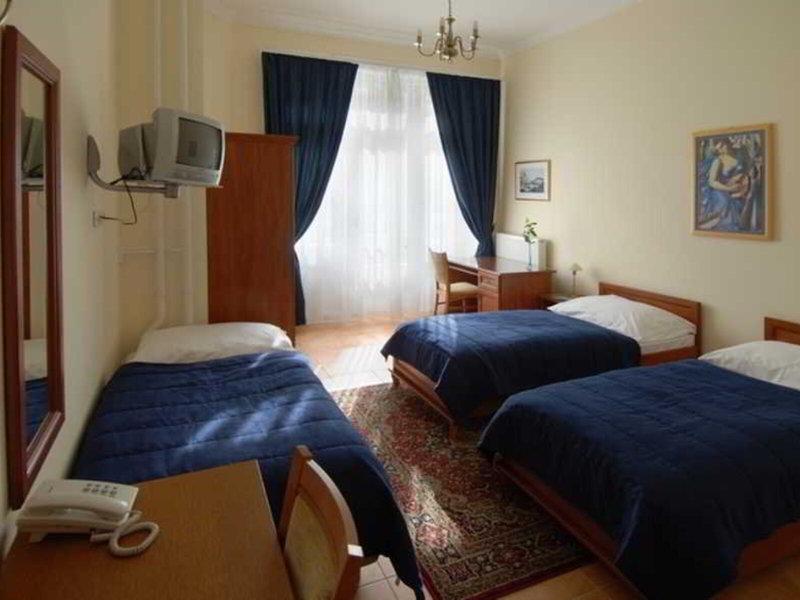 FDC1F4807F05D21AA7BDF582C5D99B6F