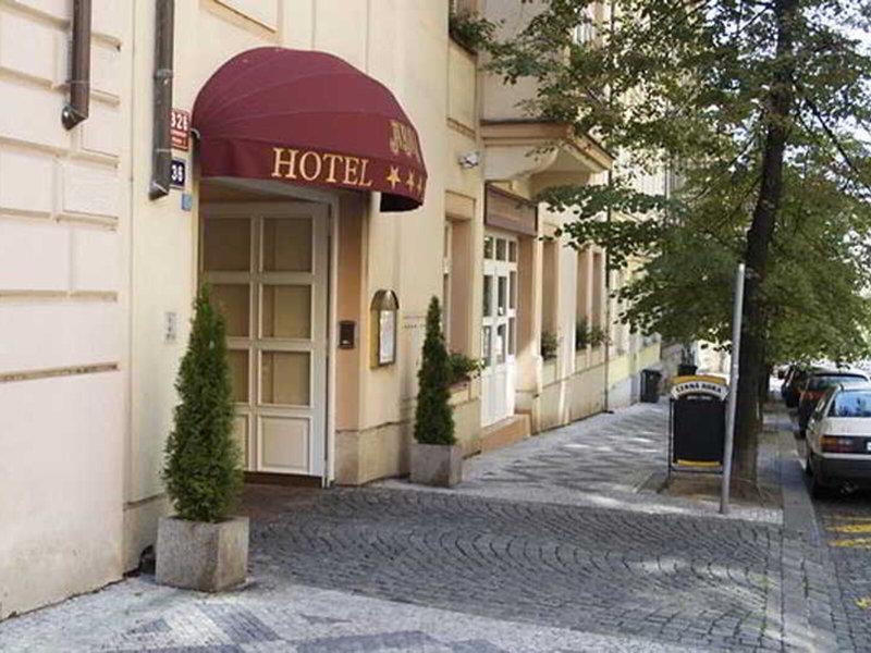 B1A0AE7A3D79232E52BEBCC8C6FB57BB