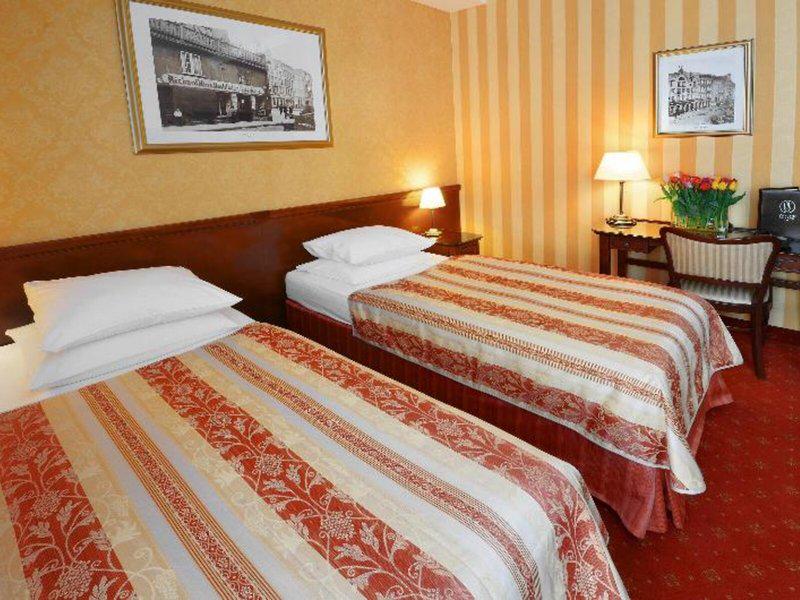 98AF0052BFCFB33A5A4D28BBD73D45FA