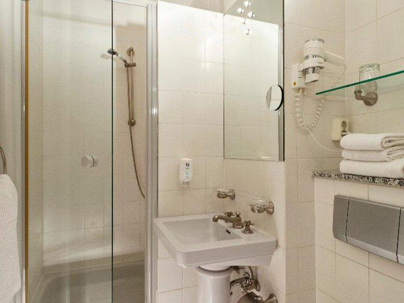 495C03AF4ECAEF92B4C93178EF181649