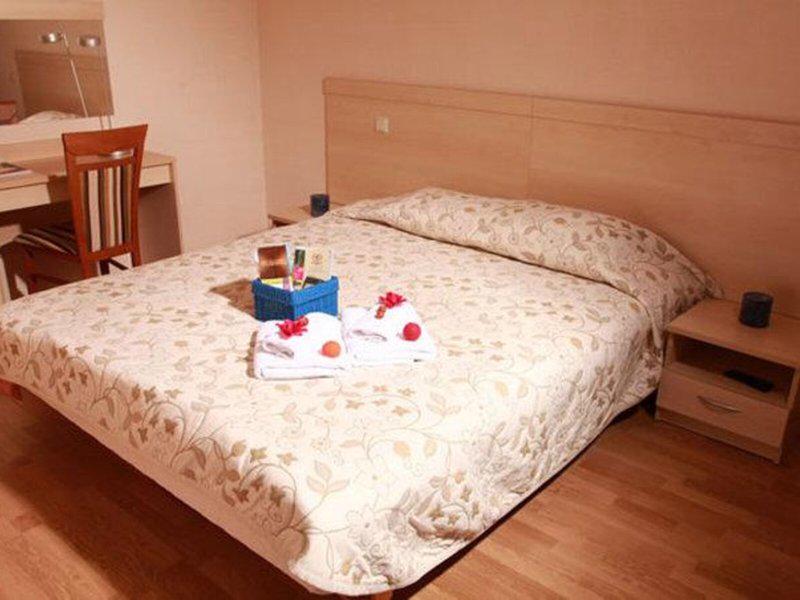 F24EF6F4B9ACC77B89F2506338335E51