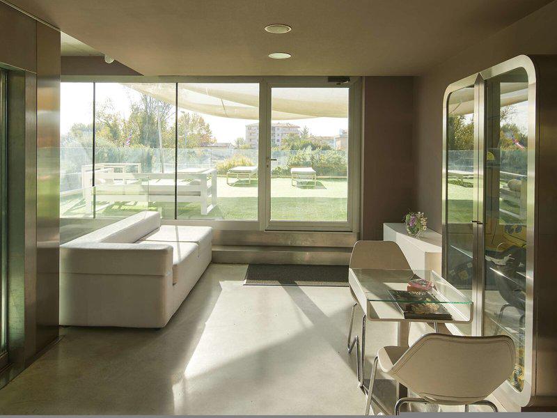 AB107D51F974D716FB8A6B9F66BFAF27