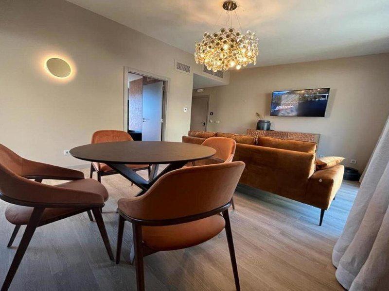 2D8351EE35B79C923F42A1508B0CA28E