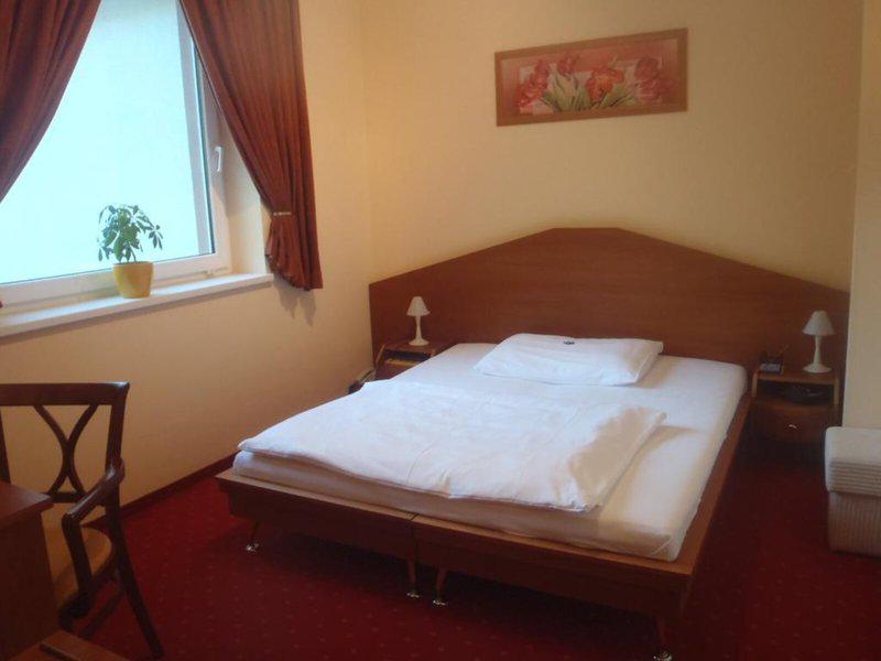 D1BD1C5AA8DB40678259E24FEED7EB18