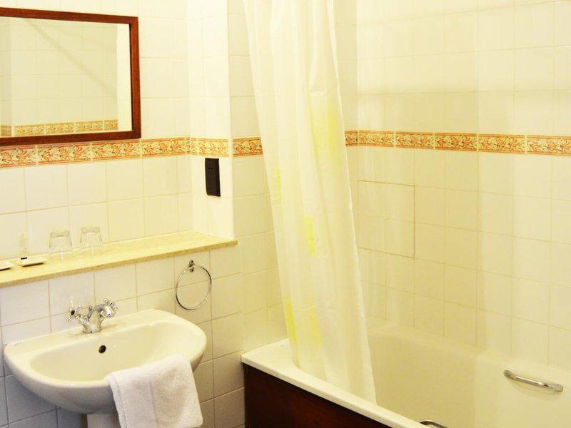 70A718743FBD6E6FAF827DA8AAF424FA