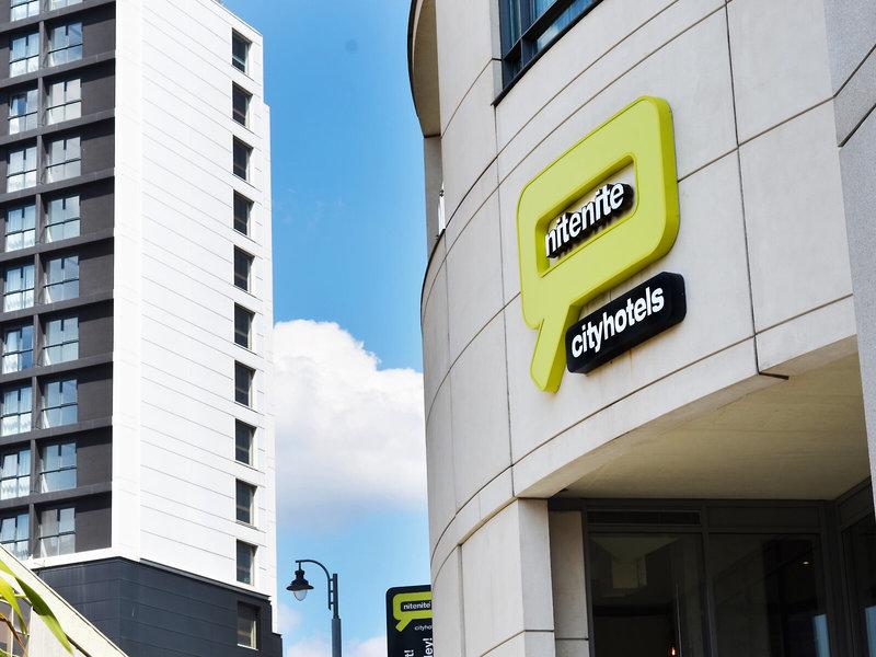 EFE8AD4BAE5705B5210C621D95CD7B71