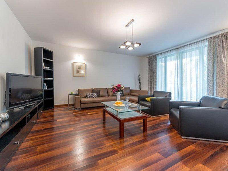 9374C0517FD1F18B9748516416383CCF