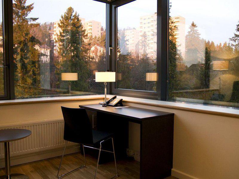 D7031059B3C92624AABD5A185570B815