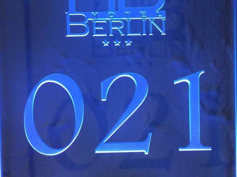 6E9558F1E32AD3F40D1D80BFBA43548D