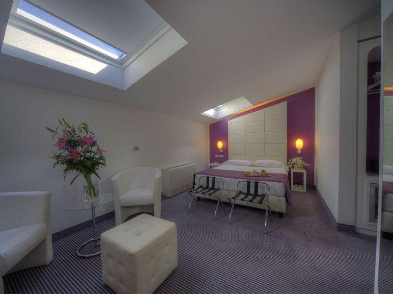 6125773B2F7ADCA09946198481725079