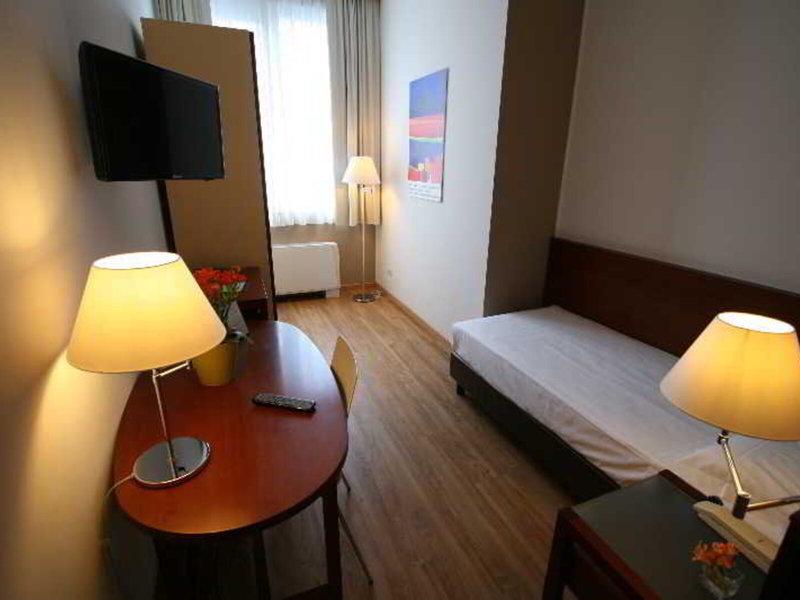 930B17E71CB4671F643DE3D843417F18