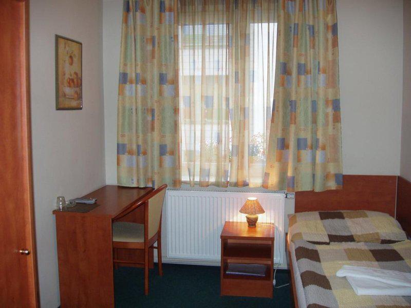 08393C637918E2BE65AB8365834BF796