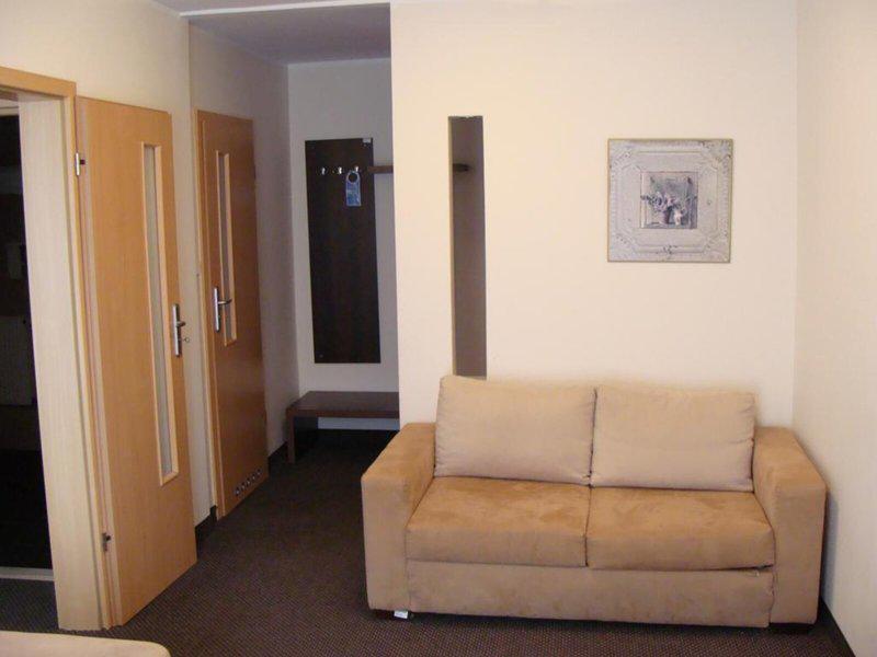 BB516E477E9475240D2FF413CB8003A3