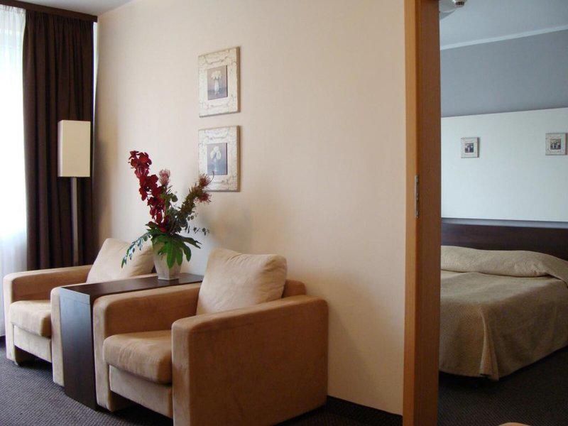 FCF96656625EF80A23184BDD693B5A99