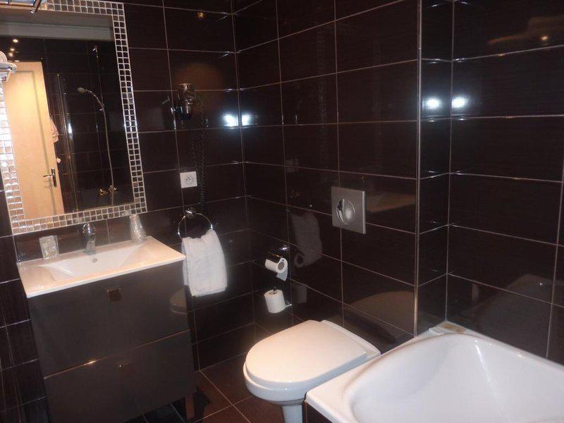 9A37EA35E9F2555A5AF576CC9C8C80EA