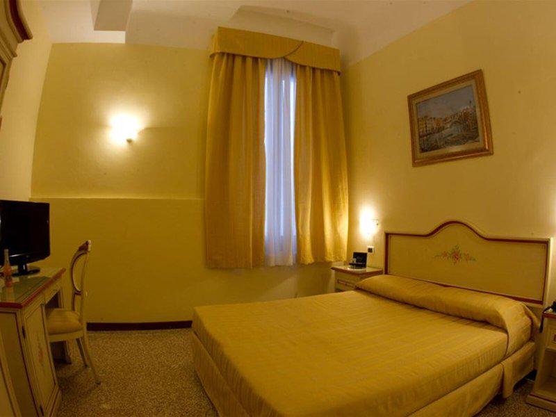 DABB99A6B8F882FEC15E9A1A4E8C1E03