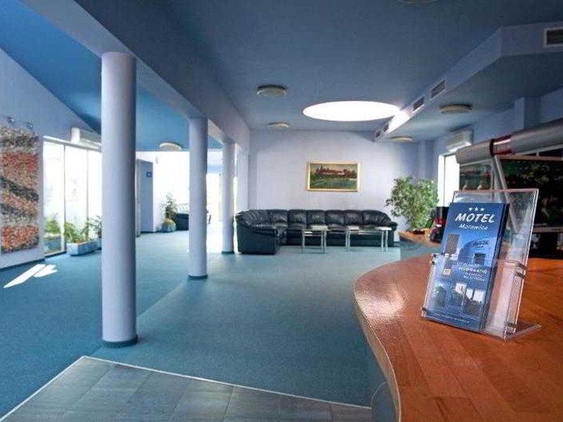 39D64CD47821224DFB1D9CF1061F924F