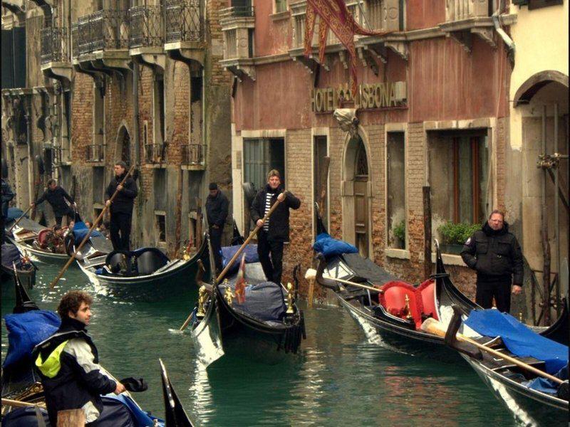 1947E27752579BAF3693CE2D06E4DA06