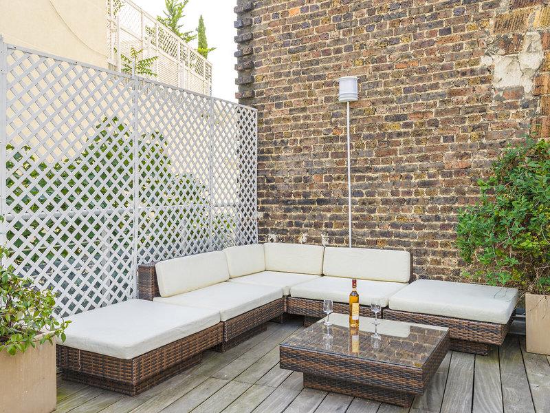 58A315764CB11568243A803B64728896