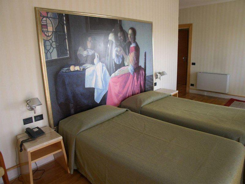 0C6B7D078B5F570AB422EE68ED03FEF4