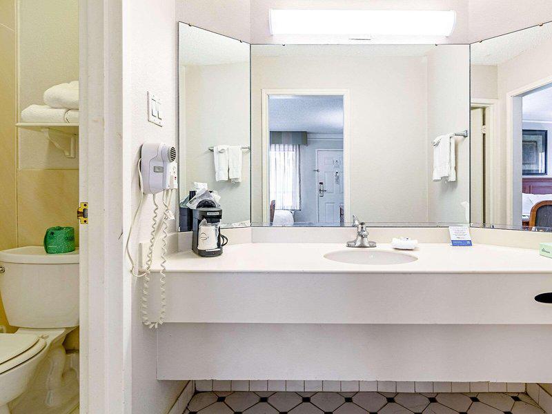 FBC7E9C9AFD1F4039B659F52A9E8578E